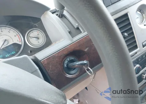 2009 Chrysler Town & Country Lx from USA, damaged, VIN 2A8HR44E69R640991